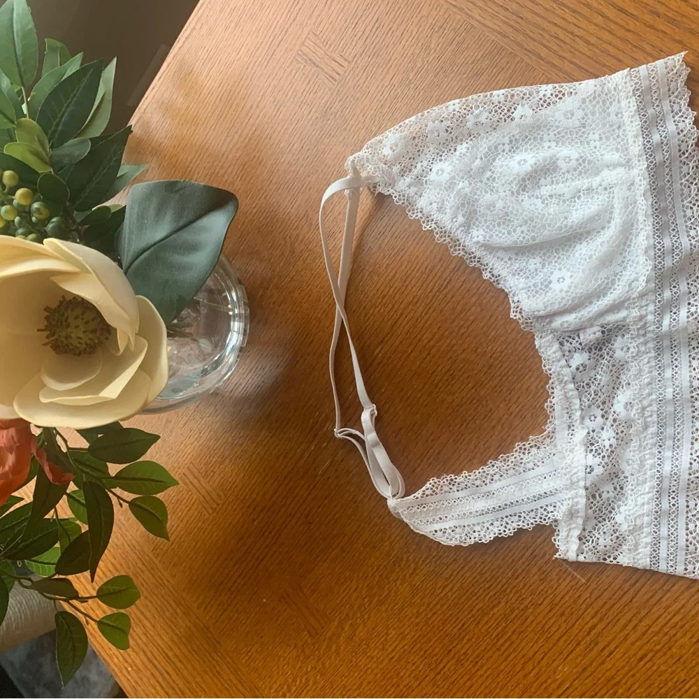 VICTORIA'S SECRET
High-Neck Crochet Lace Bralette - Picture 7 of 12